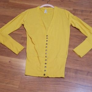 New medium mustard sweater
